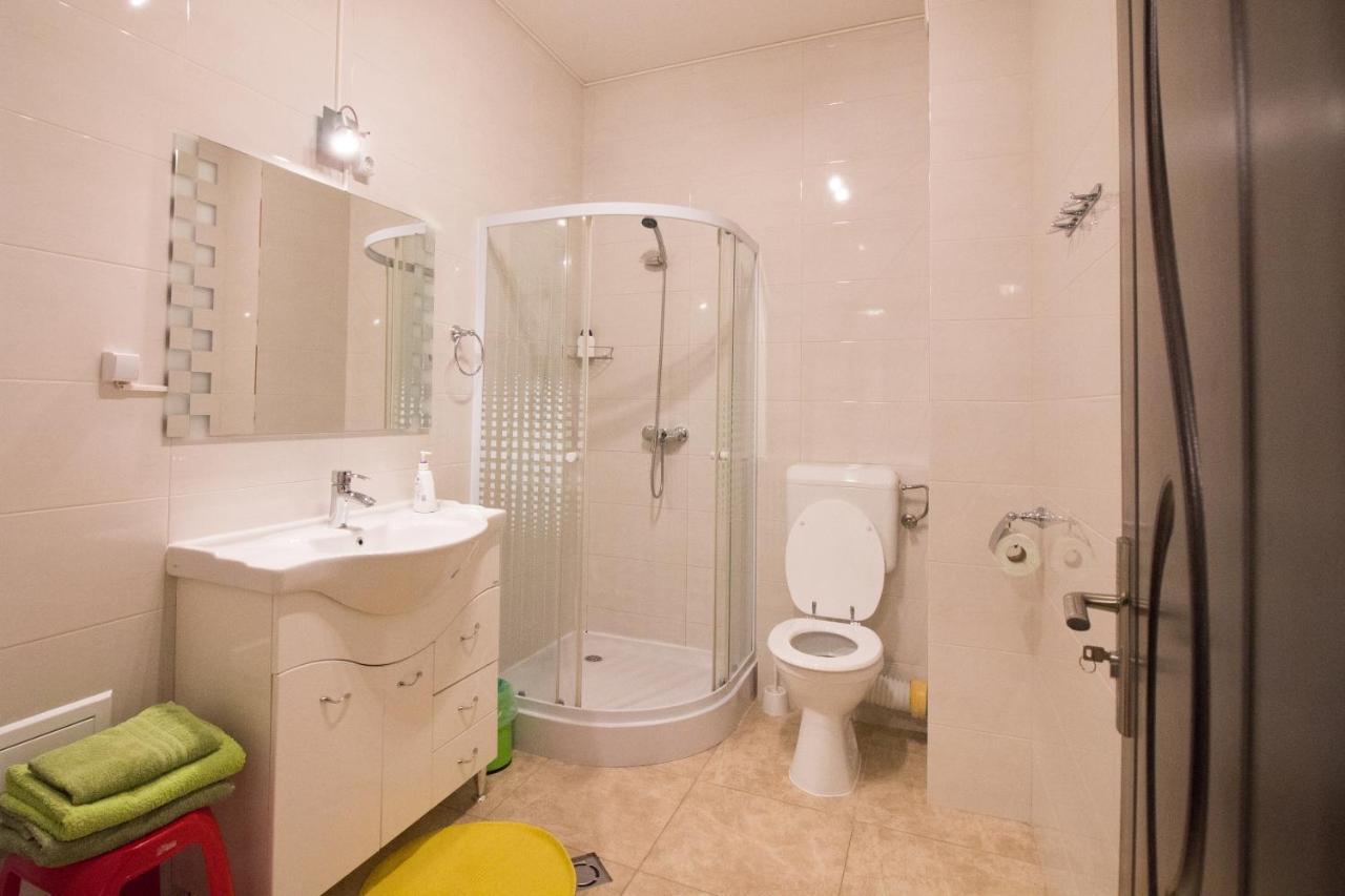 Intim Studio Flat Arad Exterior photo