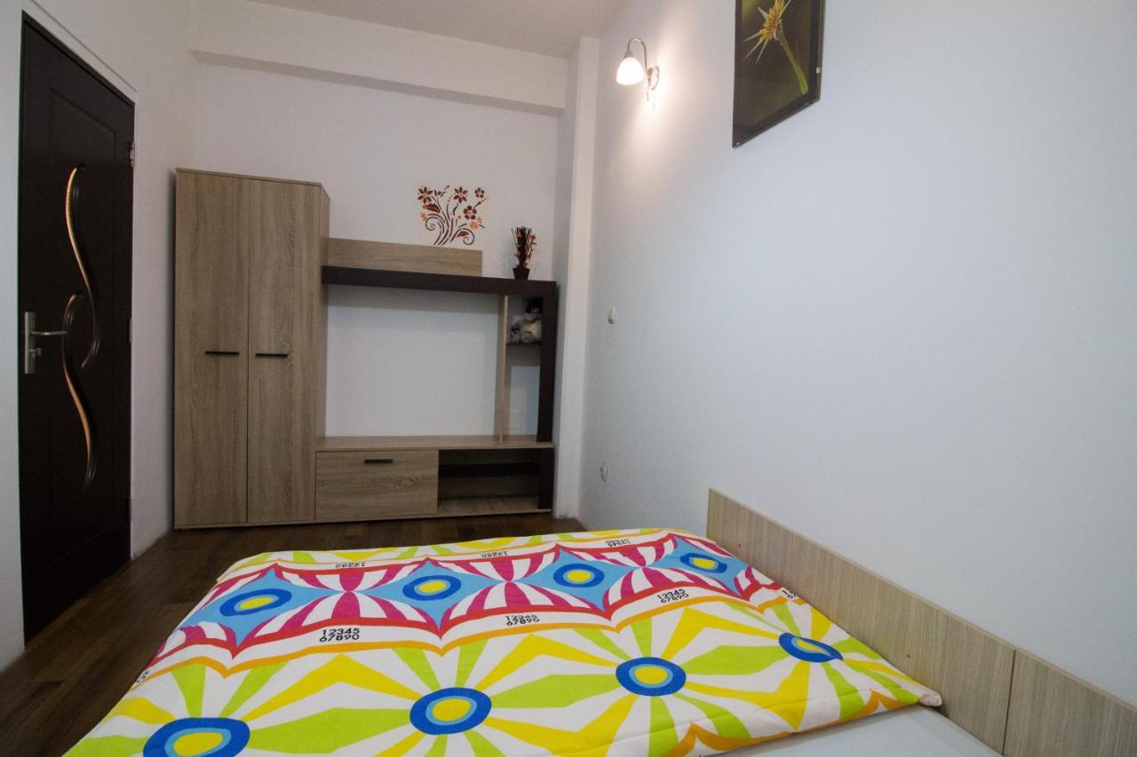 Intim Studio Flat Arad Exterior photo